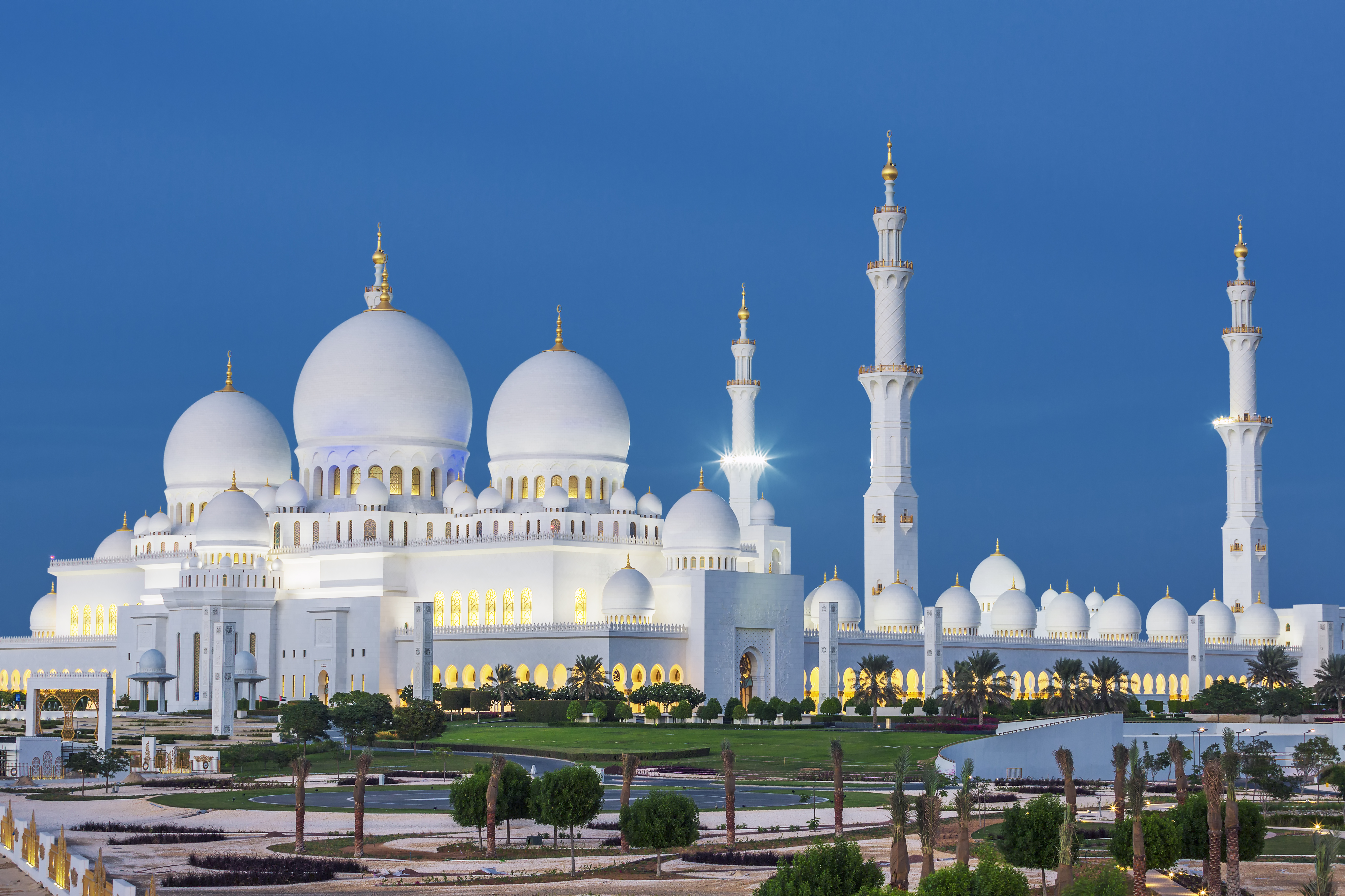 Where is it Better to Do Business: Dubai or Abu Dhabi?